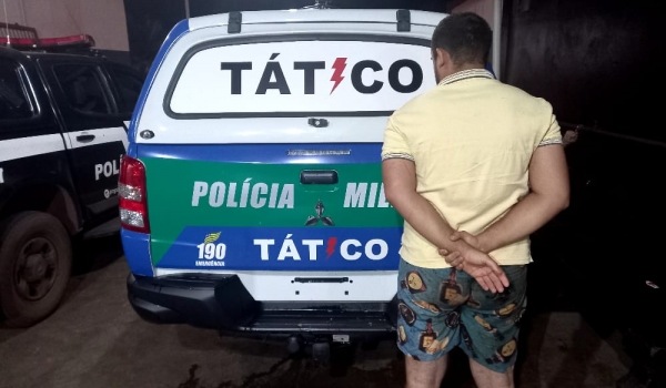 Motorista embriago é detido pela Polícia Militar após causar acidente e ser imobilizado por populares em Rio Verde