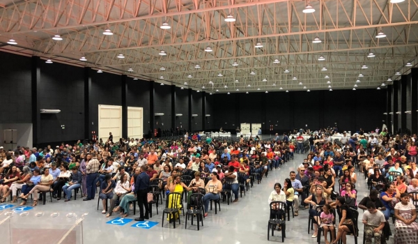 Autoridades se reúnem para assinar ordem de serviço para construção de 1200 casas em Rio Verde