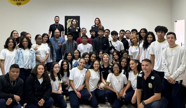 Por meio de projeto, estudantes visitam a Delegacia de Polícia Civil em Rio Verde 