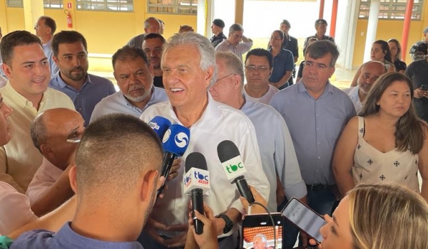 Caiado e autoridades inauguram escola estadual no bairro Maranata em Rio Verde