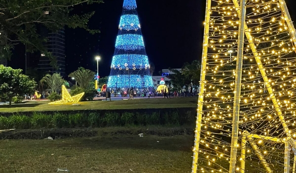 Coluna Thais Cabral: JÁ VISITOU AS DECORAÇÕES NATALINAS EM RIO VERDE?