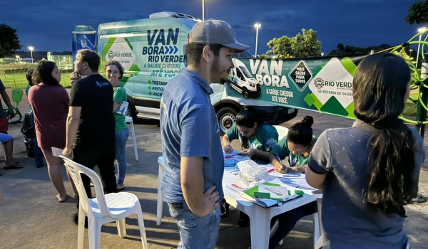 A Van Bora da saúde estaciona nesta terça (12) na Vila Serpro