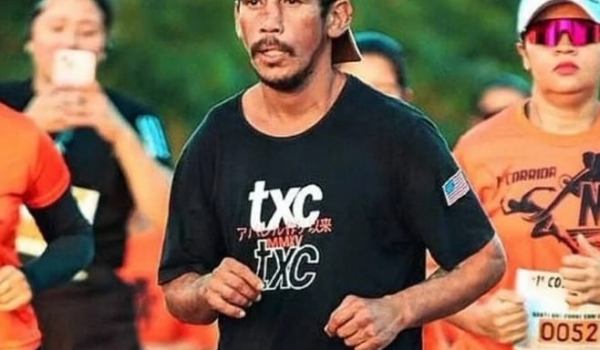 Bêbado e de chinelo: quem é o homem que ganhou medalha em corrida