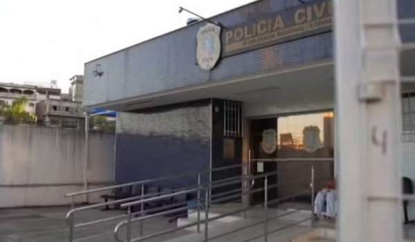 Padrasto é preso por filmar enteada de 12 anos tomando banho