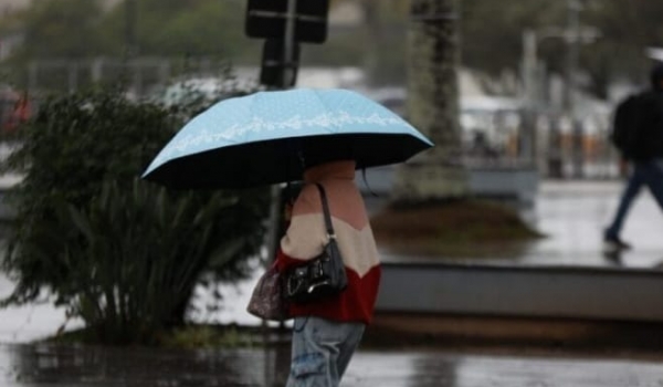 Frente fria avança e coloca 185 cidades de Goiás em alerta