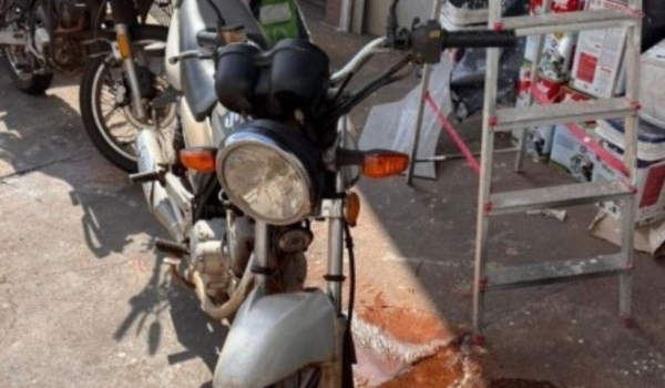 Homem toma moto de mulher após acidente e acaba detido pela PM, em Rio Verde
