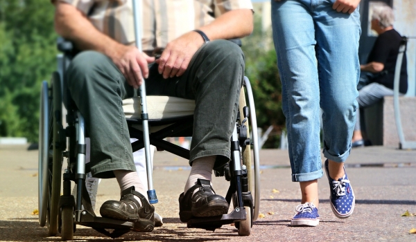 Estabelecimentos goianos terão 90 dias para adequar a nova lei de acesso à cadeirantes