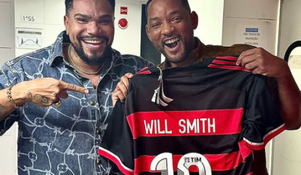 Will Smith se encontra com Naldo horas antes de show e ganha de presente uma camisa do Flamengo