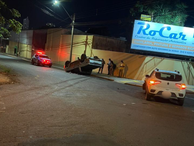 Acidente de trânsito deixa passageira ferida no bairro Vitória Régia, em Rio Verde