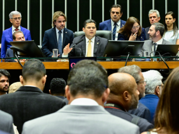 Congresso derruba veto de Lula ao PL da Dosimetria e presos do 8 de janeiro terão penas reduzidas