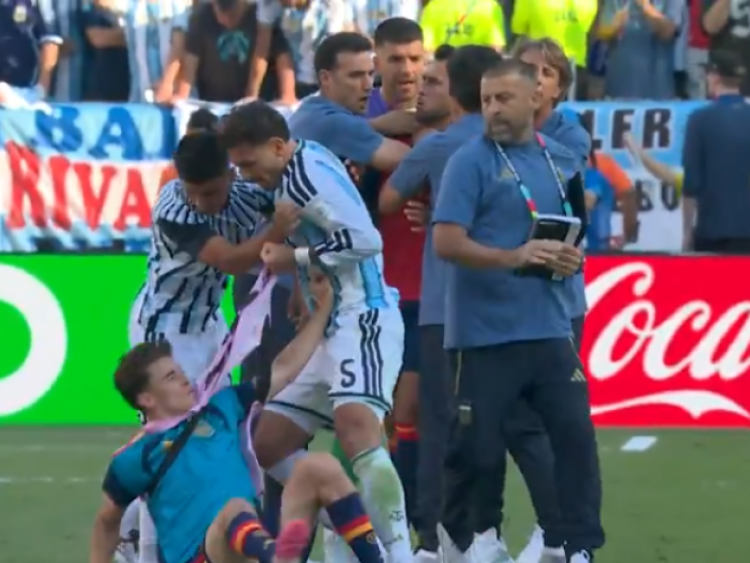 Fifa pune Argentina por racismo, discriminação e confusão durante a Copa
