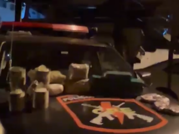 Caminhão-cegonha é interceptado com mais de 17 kg de drogas escondidas em veículos na BR-364, em Jataí