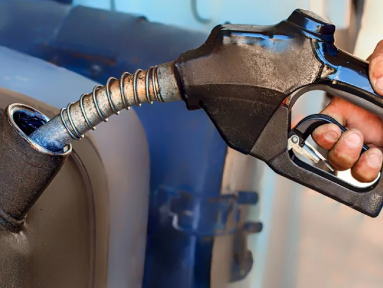 Guerra no Irã pressiona preço dos combustíveis e distribuidoras já repassam aumento em estados brasileiros