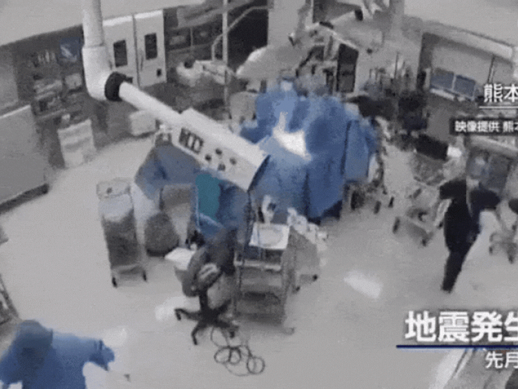 Terremoto de magnitude 7,1 faz equipamentos deslizarem durante cirurgia em hospital, no Japão