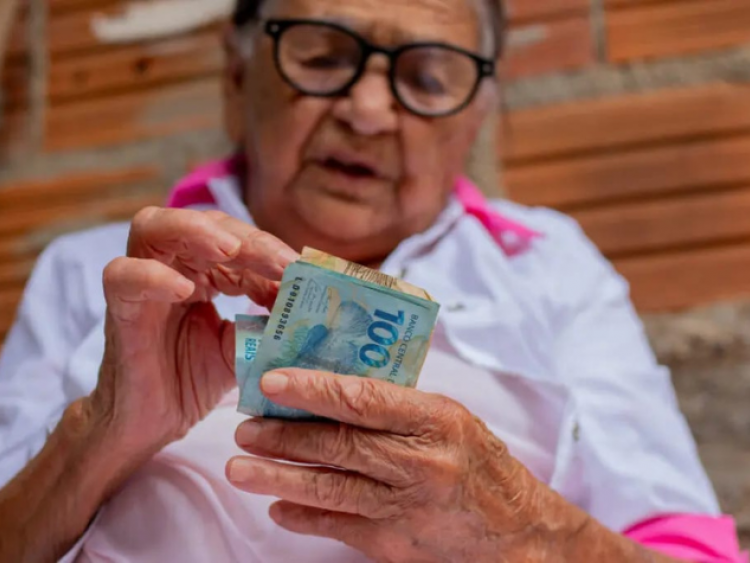 Idosos de baixa renda podem receber benefício de R$ 1.518 além da aposentadoria; entenda