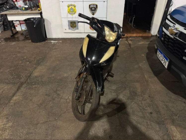 Motocicleta furtada é localizada no Parque Bandeirantes em Rio Verde