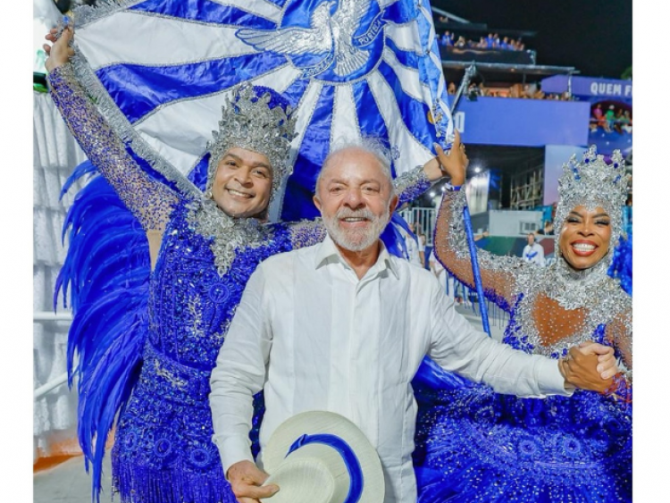 Oposição critica desfile que homenageou Lula e Novo anuncia ação para pedir inelegibilidade