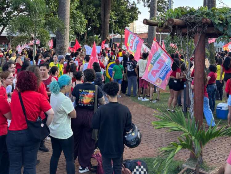 Manifestantes realizam ato em apoio à reeleição de Lula em Rio Verde