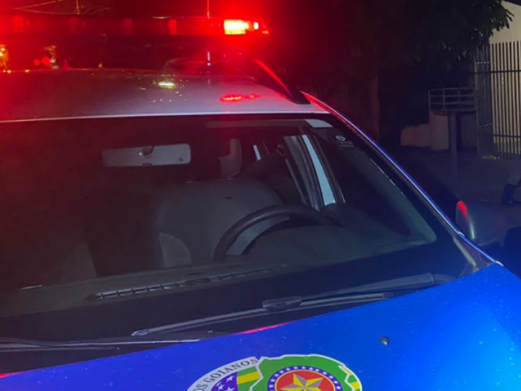 Após pular muro de residência, homem é detido por agredir companheira