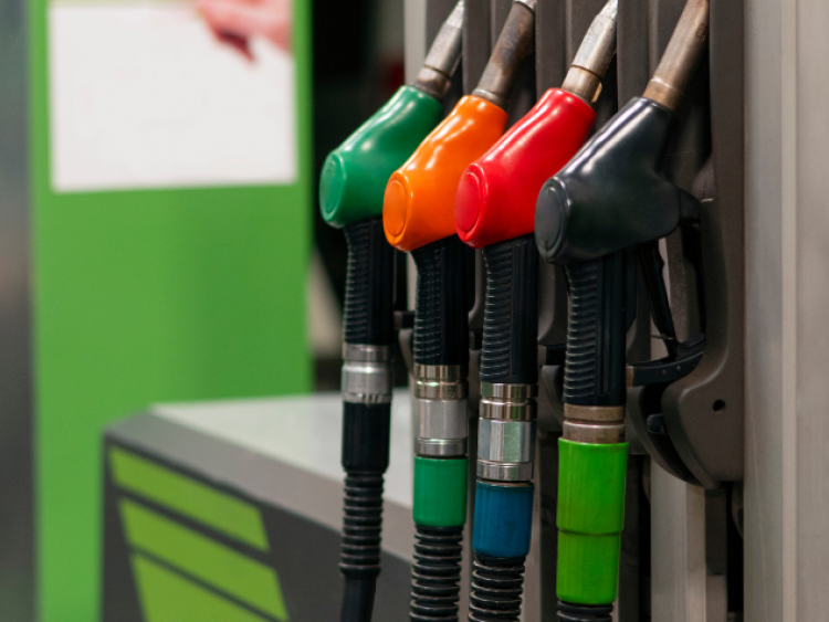 Etanol e gasolina encerram maio em queda na comparação com abril