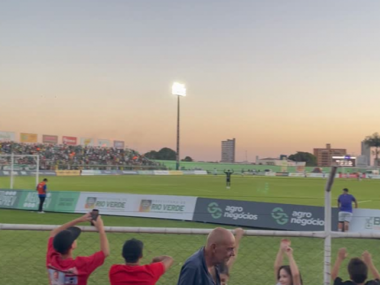 Velosão promete casa cheia: mais de 50% dos ingressos para o jogo do Rio Verde já foram vendidos