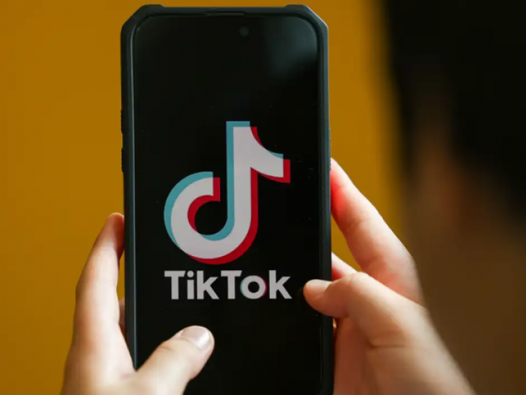 TikTok leva multa milionária no Brasil por dados de adolescentes