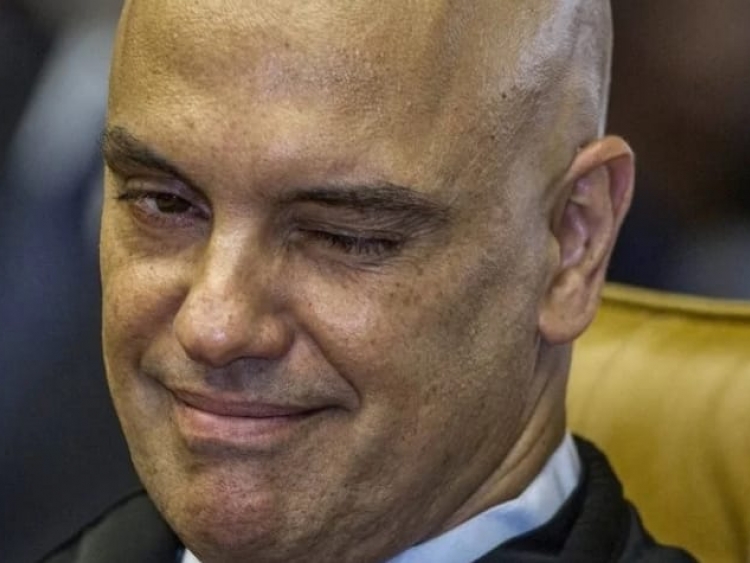 Senadores protocolam pedido de impeachment contra Alexandre de Moraes
