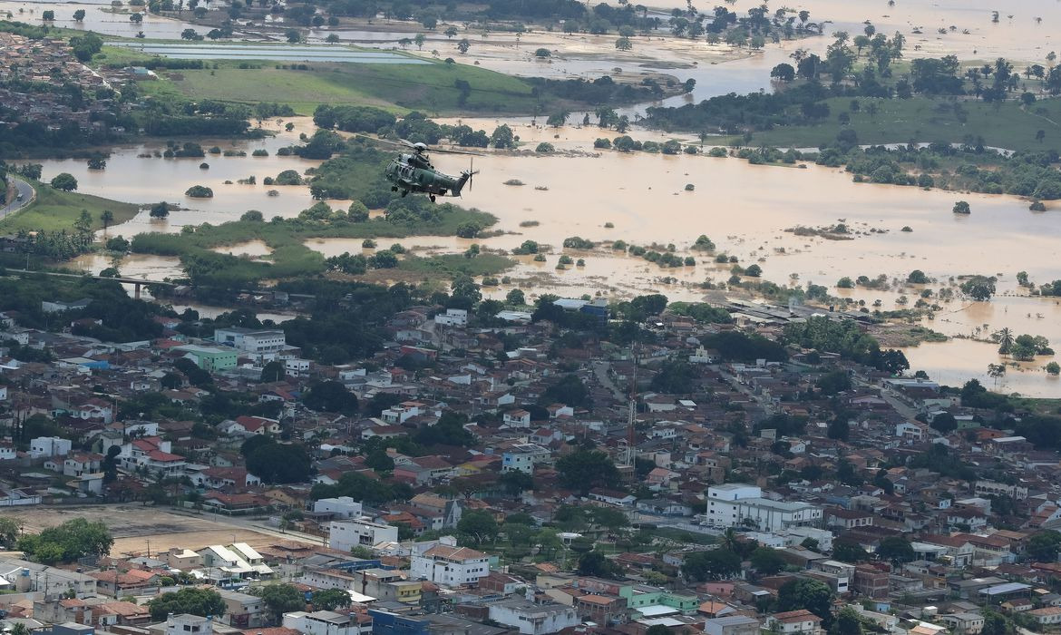 Alertas de desastres naturais começam a ser enviados por WhatsApp aos brasileiros