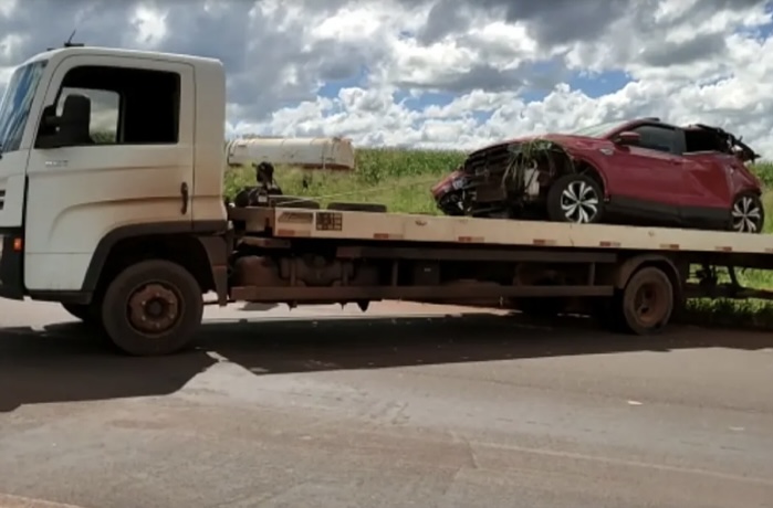 Mulher morre após carro capotar na BR-060 em Rio Verde