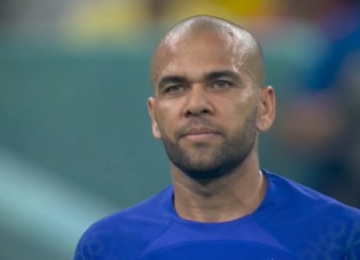 Jogador de futebol Daniel Alves é investigado por suposto assédio contra mulher