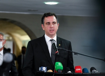 Senado adia votação de projetos que tentam frear a alta dos combustíveis