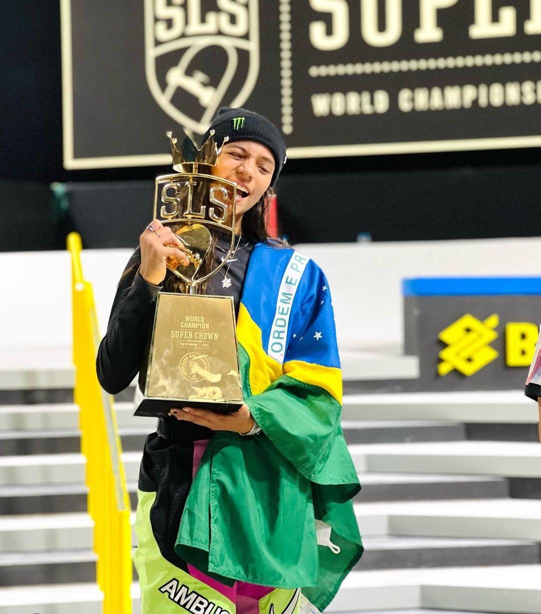  A Fadinha, Rayssa Leal se tornou campeã mundial ao conquistar medalha de ouro em competição no Rio de Janeiro