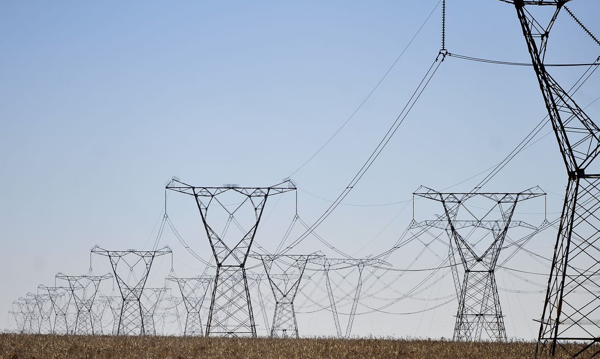 Acordo para suspender reajuste na conta de luz aguarda resposta do Ministério de Minas e Energia