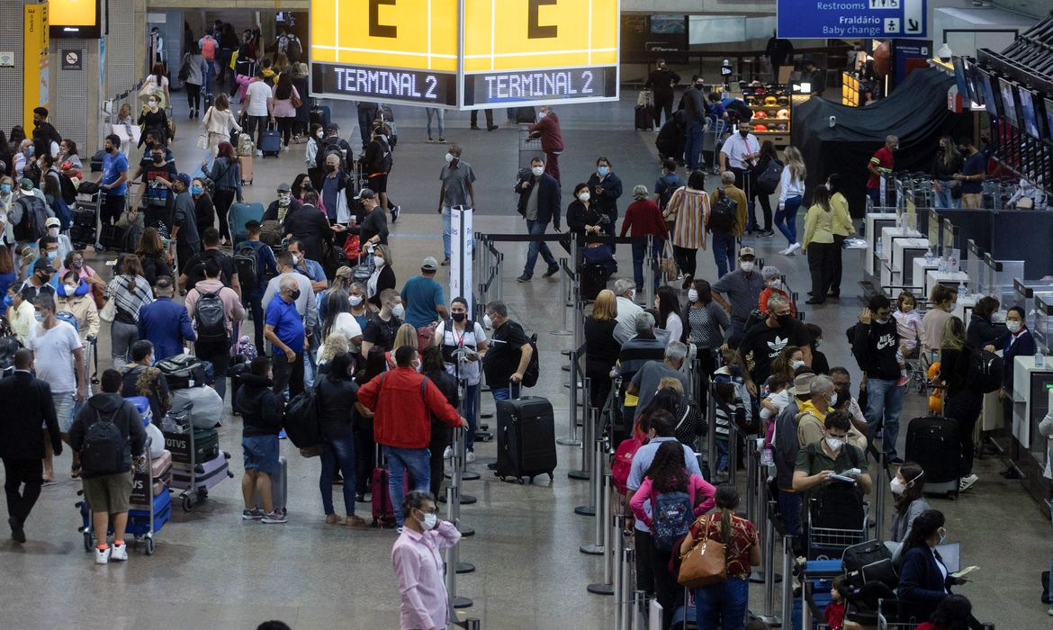 Aeronautas rejeitam proposta de empresas e mantêm a paralisação 