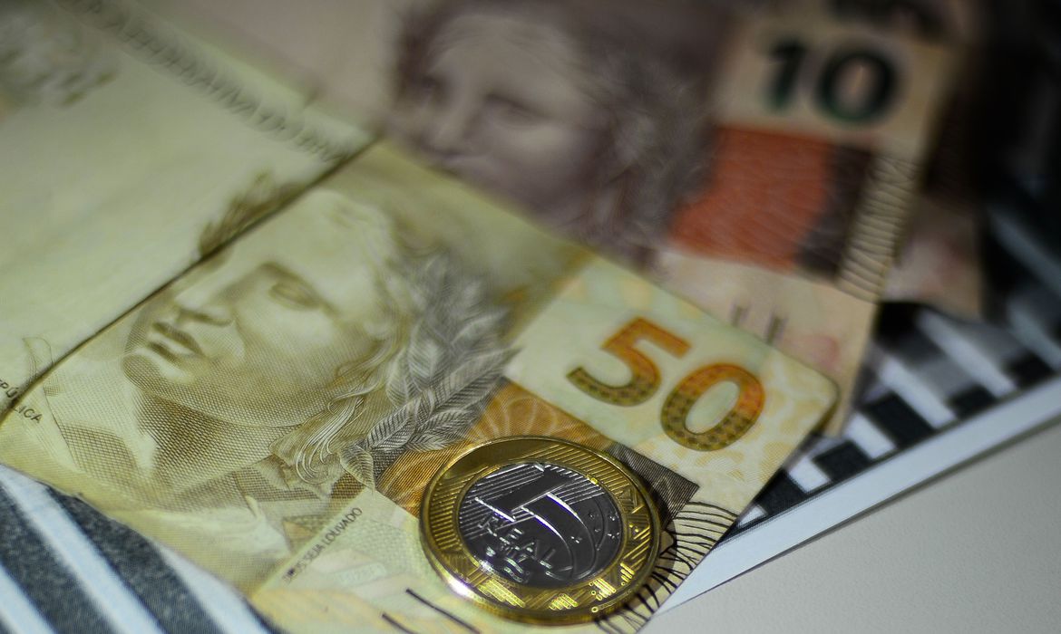 Auxílio Brasil utiliza dados do Censo de 2010 que não abrangem parte do público-alvo do benefício