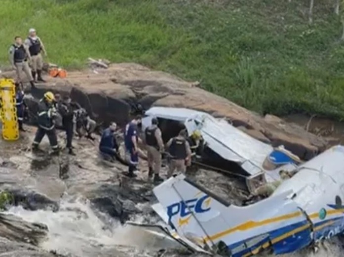 Avião com cantora Marília cai no interior de Minas Gerais, segundo Leo Dias