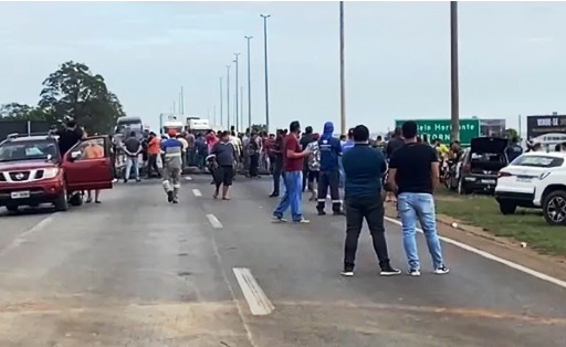 Manifestantes fazem bloqueios em rodovias federais de GO e mais 10 Estados contra vitória de Lula