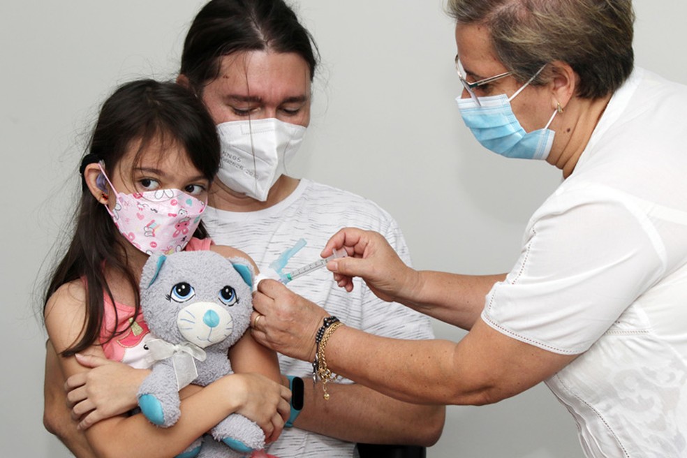 Bolsonaro atrapalha imunização das crianças para 58% e vacinação infantil contra a Covid tem apoio de 79% dos brasileiros