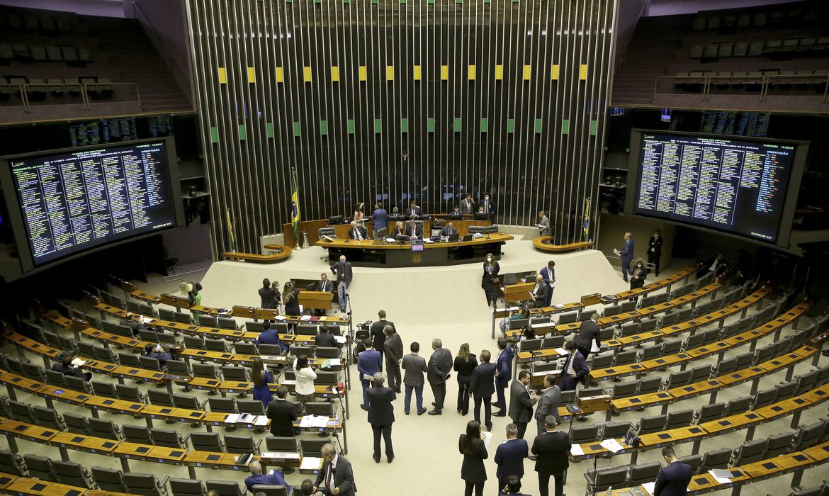 Câmara Federal aprova requerimento de urgência que criminaliza institutos de pesquisa