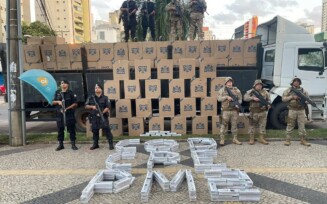PM apreende caminhão com 300 mil maços de cigarros contrabandeados em Caiapônia