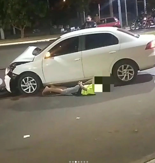 Assaltantes tentam fugir, batem carro em ônibus e são presos com 50kg de maconha em Jataí