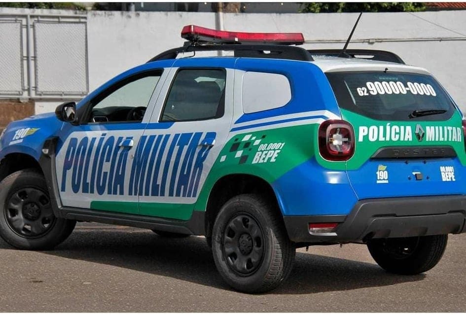 Casal briga dentro de carro após beberem e vão parar na delegacia