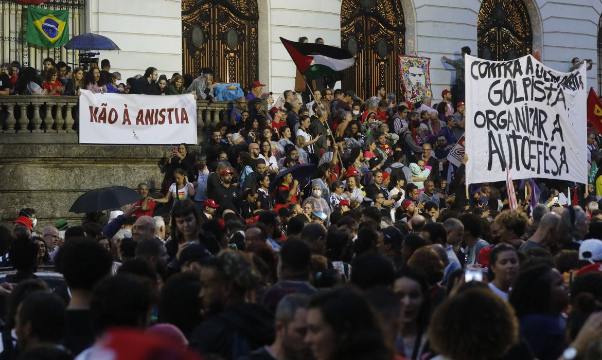 Coluna Cairo Santos: BRASILEIROS VÃO ÀS RUAS DIZER SIM À DEMOCRACIA
