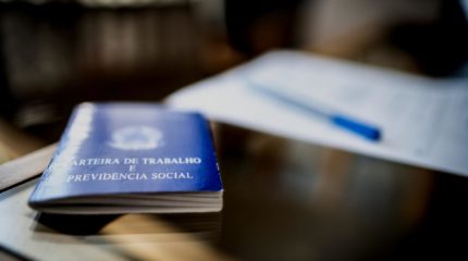 Desemprego registra queda em 22 unidades da federação 