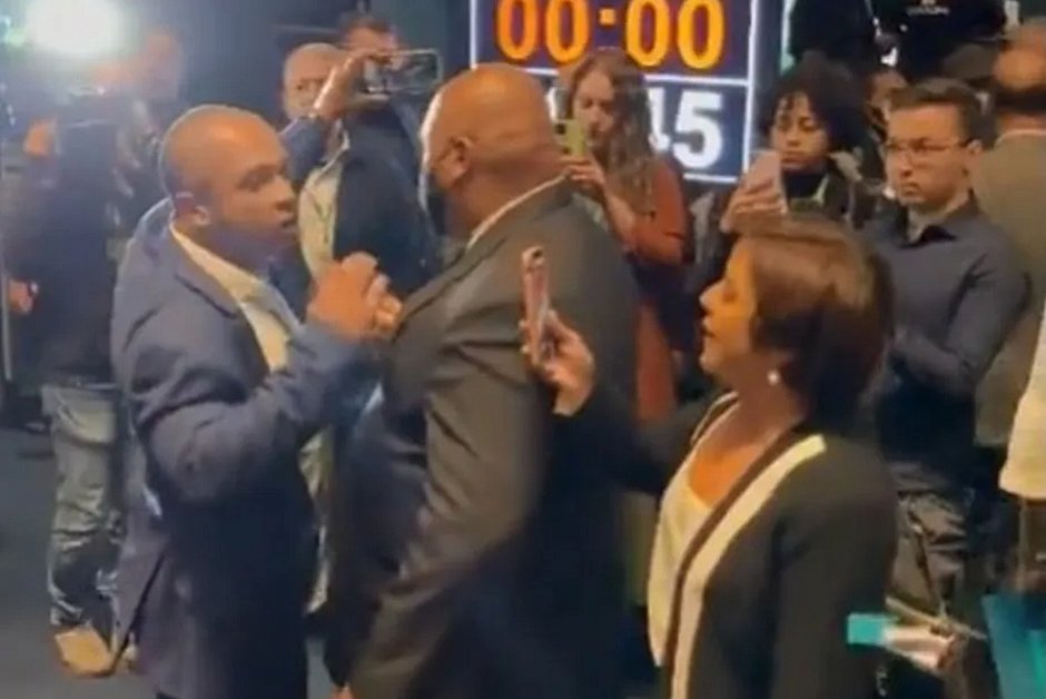 Diretor de jornalismo arremessa celular de deputado que atacava verbalmente Vera Magalhães