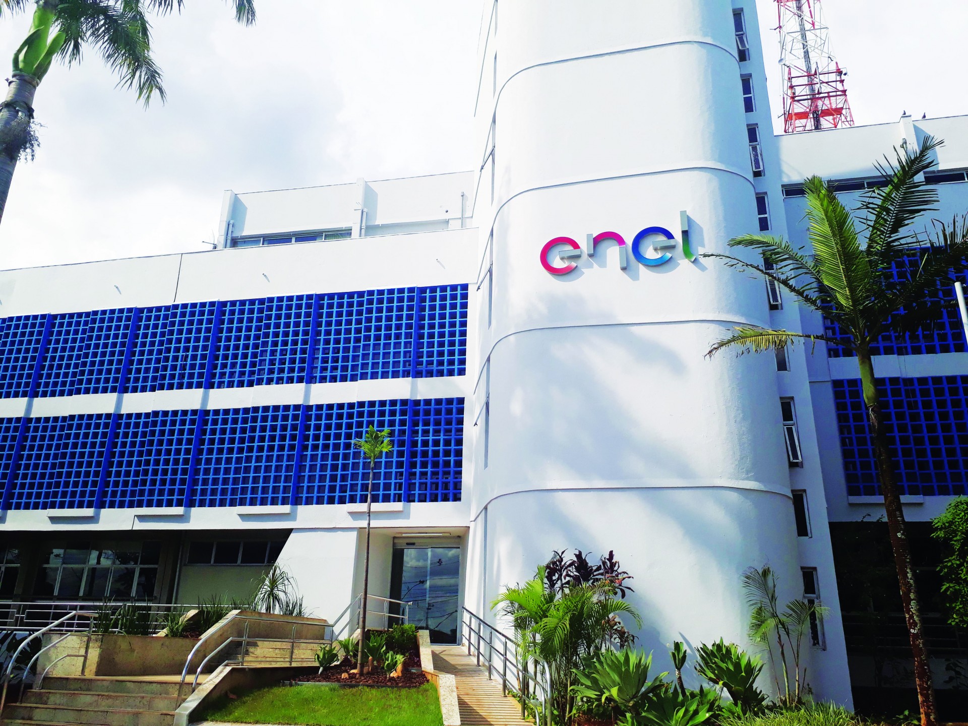 Enel Goiás está em negociações com três empresas e poderá ser vendida por até US$ 2 bilhões