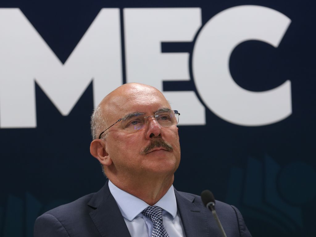 Ex-ministro da Educação dispara arma de fogo acidentalmente em aeroporto de Brasília