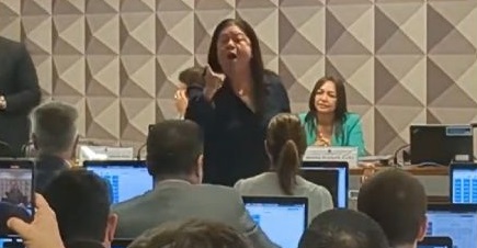 Bate-Boca entre Laura Carneiro e Marco Feliciano interrompe sessão da CPI do 8 de Janeiro