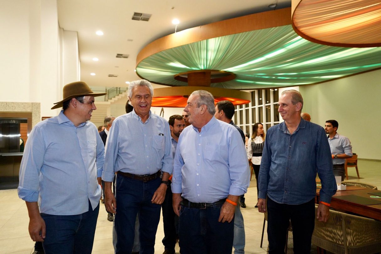 Faeg e Senar promove debate entre produtores, autoridades e governador de Goiás
