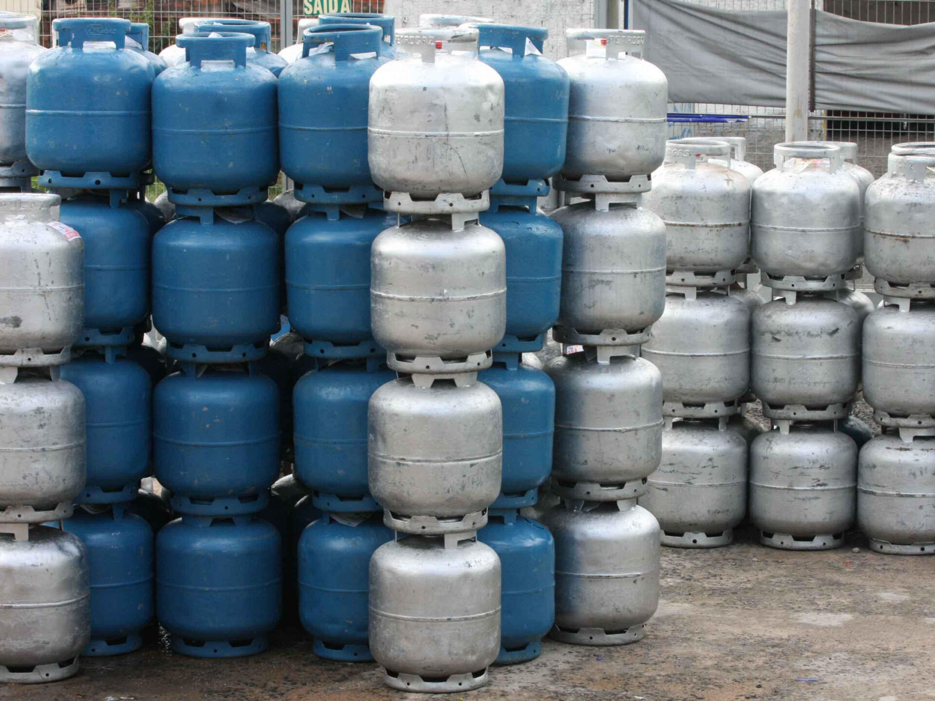 Procon realiza pesquisa de preço de gás de cozinha em 30 depósitos de Rio Verde 